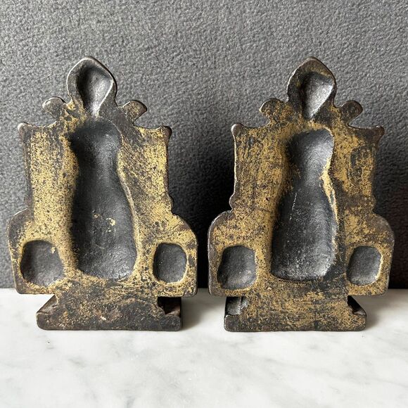 Vintage Dutch Milk Maid Bookends Cast Iron Dutch Girl with Milk Pails Door Stop - Picture 7 of 10